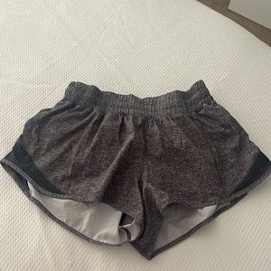 Women’s hotty hot low rise lululemon short 2.5”